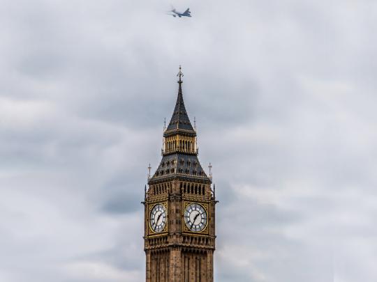 Plane flies over Houses of Parliament