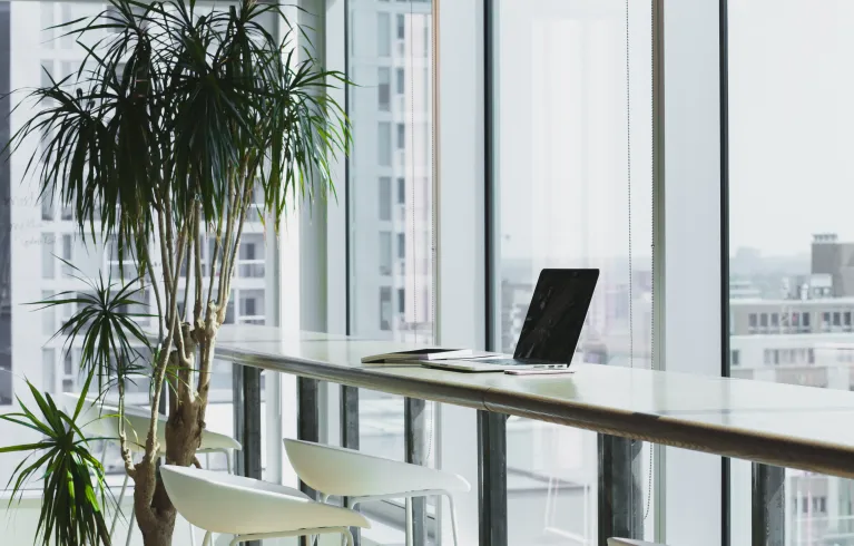 Office space - picture by Alesia Kazantceva