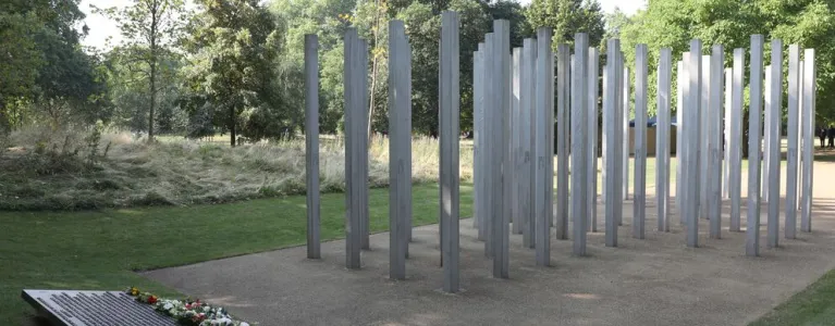 An image of the 7 July memorial in hyde park showing 52 columns and memorial plaque.