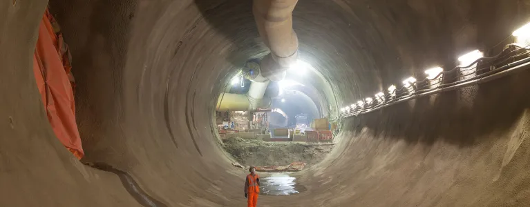 Farringdon platform tunnel