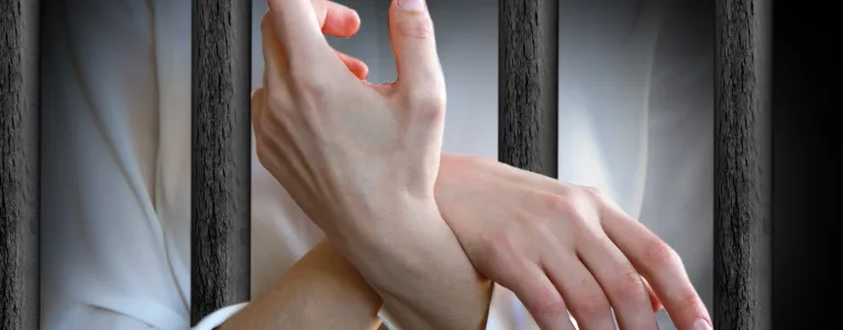 women hands prison