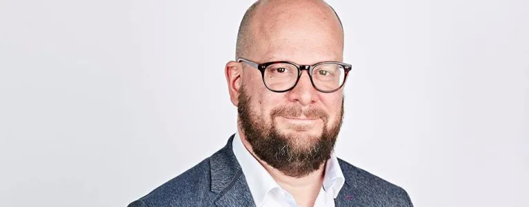 Theo Blackwell headshot