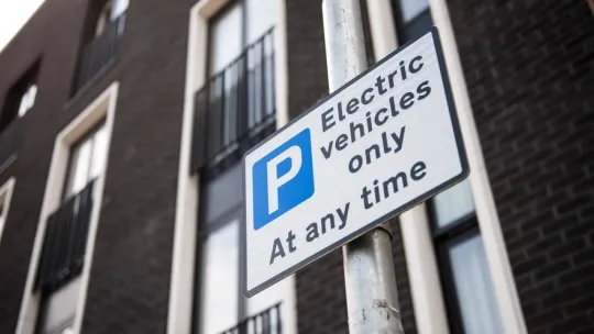 EV parking sign 2x1