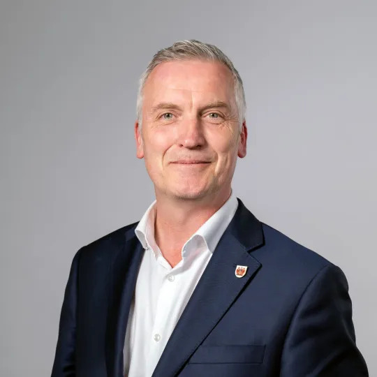 Headshot for Gareth Roberts