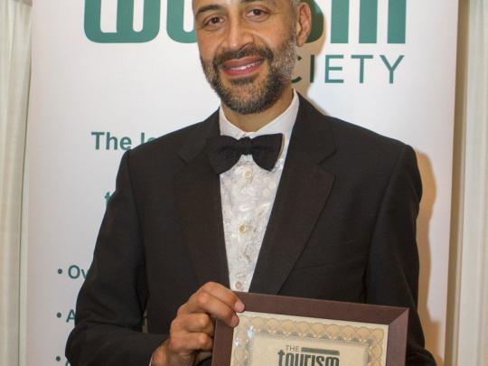 Matthew Ryder receives Tourism Society Award on behalf of Team London Ambassadors