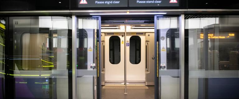 A train opens it's doors on the Elizabeth Line at Canary Wharf Station