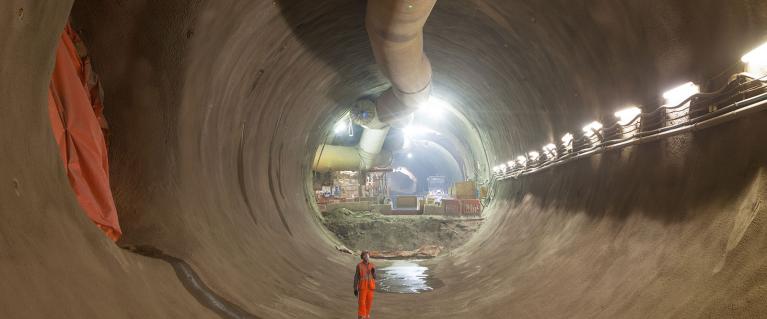 Farringdon platform tunnel