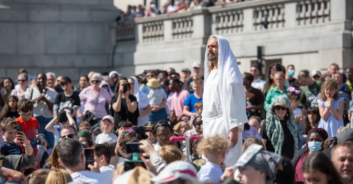https://www.london.gov.uk/sites/default/files/styles/twitter_card_image/public/2023-03/Large_Web_Image-The-Passion-of-Jesus-Christ-in-Trafalgar-Square.jpg.webp?itok=rGUqYuMH